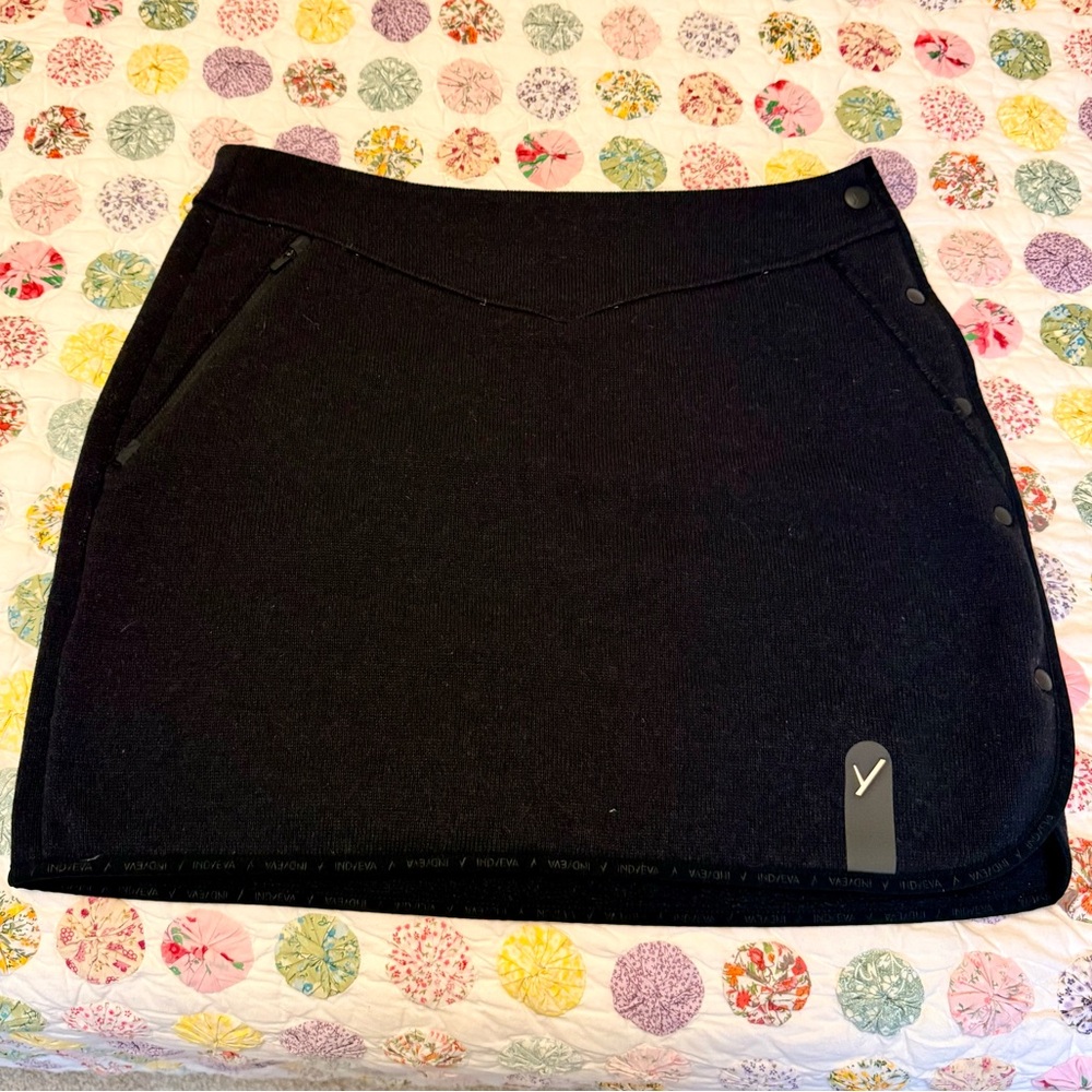 Indyeva 25th Hour Fleece Skirt in black
